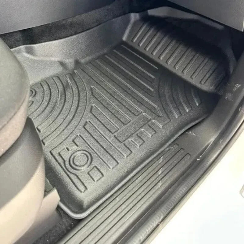 Tapis 3D installés dans une voiture